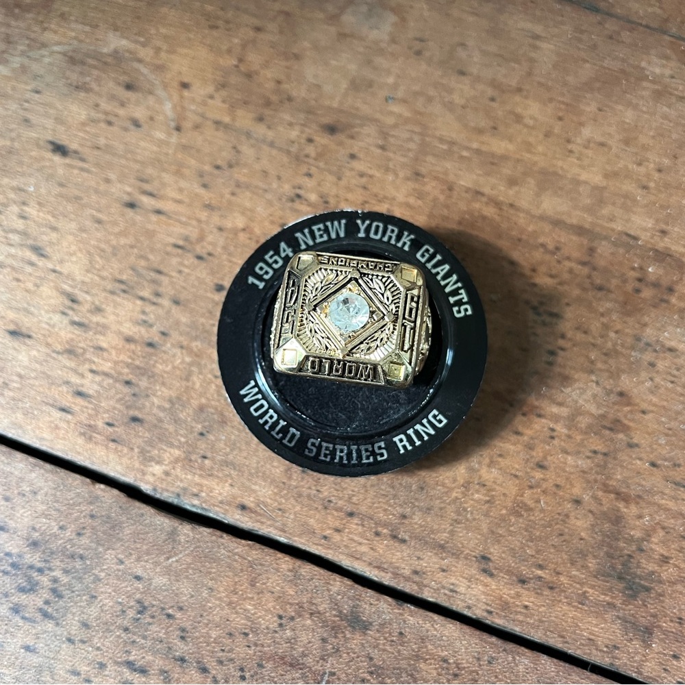 NY Giants 1954 World Series Replica Championship Ring